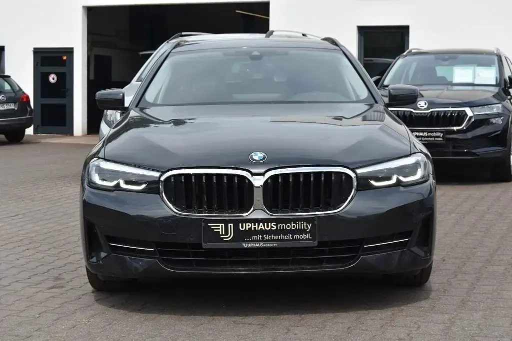 Gebraucht BMW 520 190 PS (139 kW) 2022 Grau Kombi