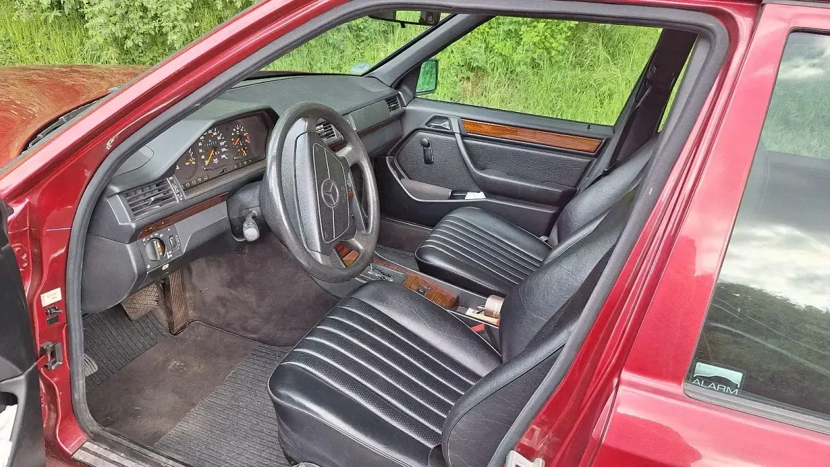 Gebraucht Mercedes E220 150 PS (110 kW) 1993 Rot Kombi