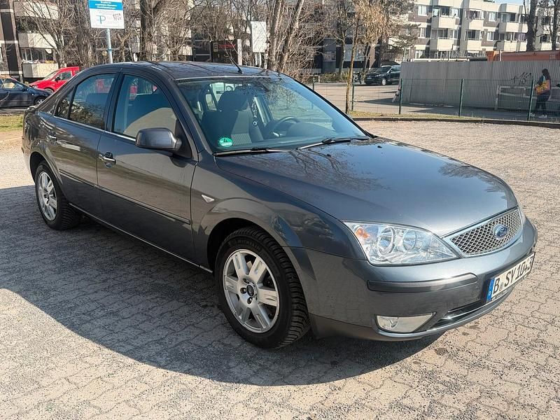 Gebraucht Ford Mondeo 150 PS (110 kW) 2012 Grau Limousine