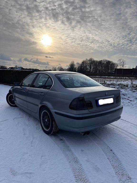 Gebraucht BMW 320 Lifestyle 170 PS (125 kW) 2004 Grau Limousine