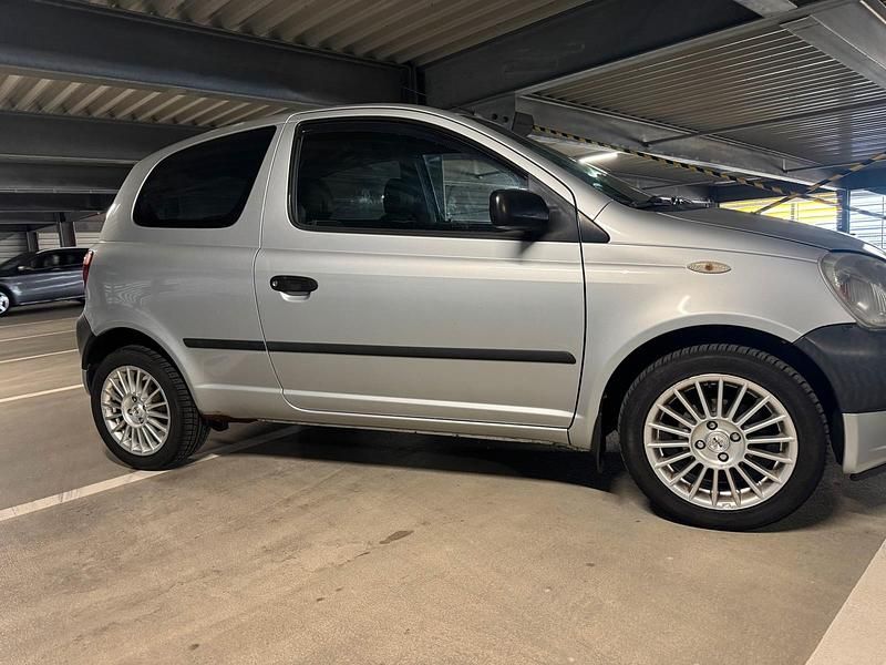 Gebraucht Toyota Yaris 68 PS (50 kW) 2001 Grau Kleinwagen