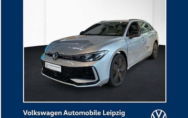 Silbern Gebraucht 2024 VW Passat R-line Kombi | 52.330 € (Teuer) - Bild 1/4