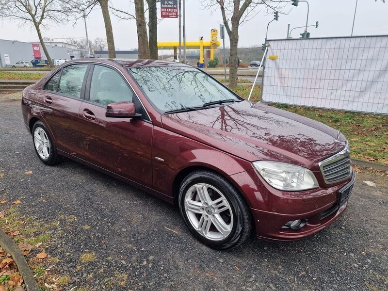 Rot Gebraucht 2009 Mercedes C180 Limousine | 5.999 € (Guter Preis) - Bild 1/4