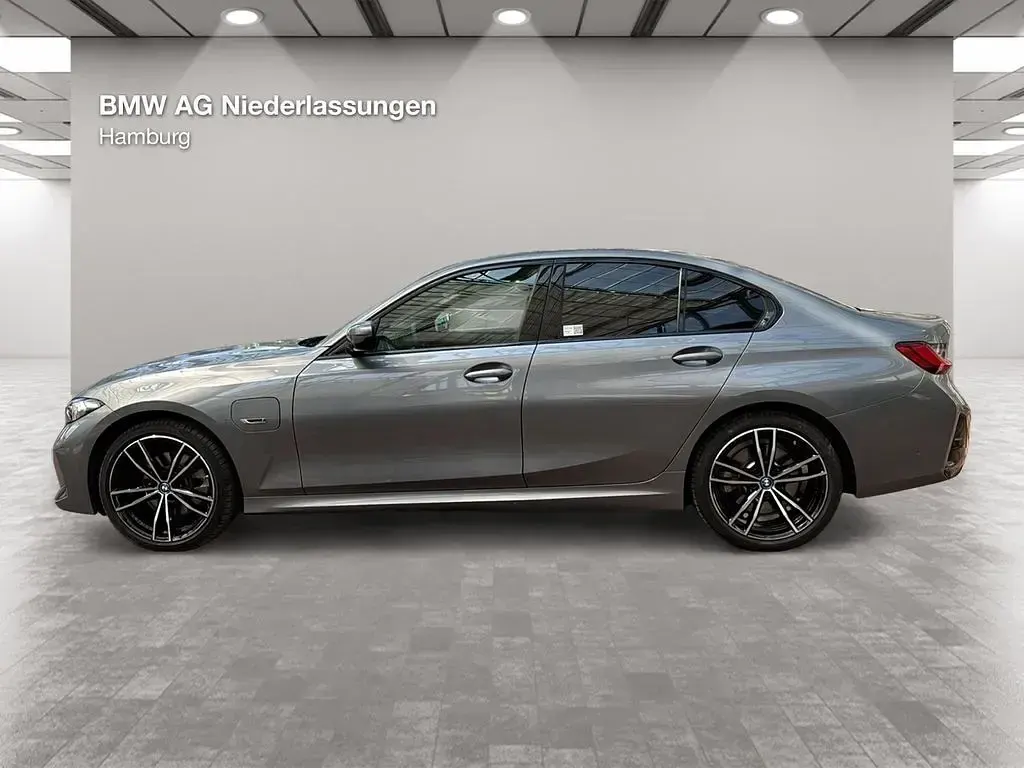Gebraucht BMW 330 M Sport 184 PS (135 kW) 2023 Grau Limousine