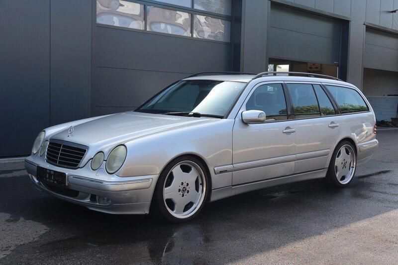 Silber Gebraucht 2001 Mercedes E320 AMG line Kombi | 7.950 € - Bild 1/4