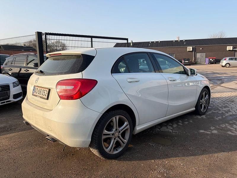Gebraucht Mercedes A180 109 PS (80 kW) 2013 Weiß Limousine