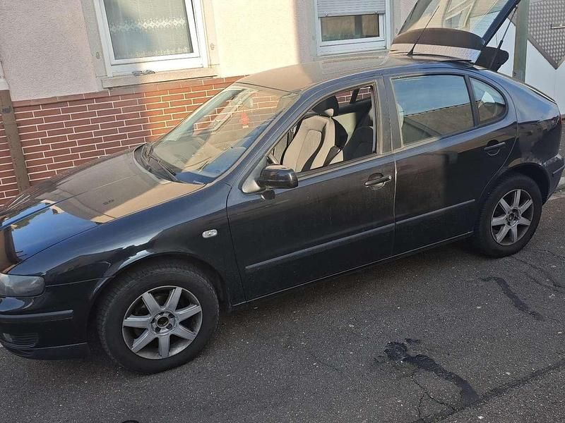 Schwarz Gebraucht 2003 Seat Leon Limousine | 850 € (Superpreis) - Bild 1/4