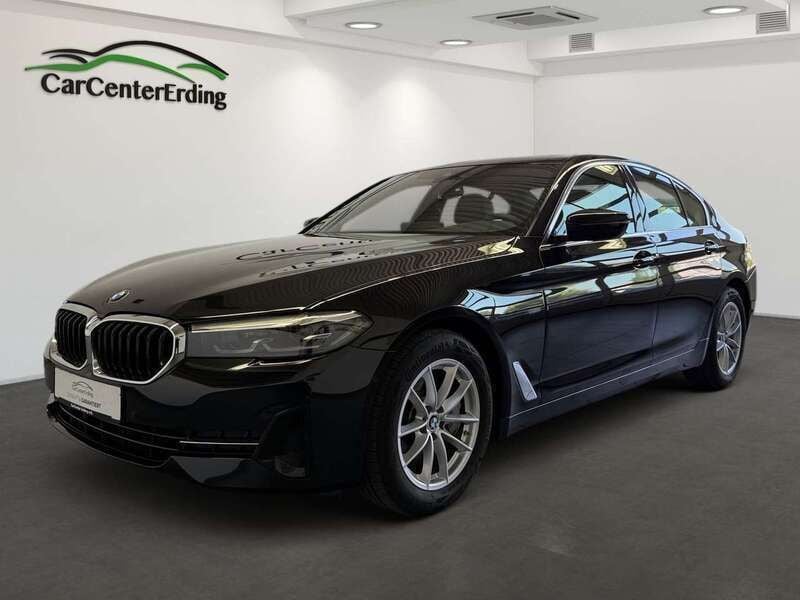 Black sapphire metallic Gebraucht 2021 BMW 540 Limousine | 46.990 € (Guter Preis) - Bild 1/4