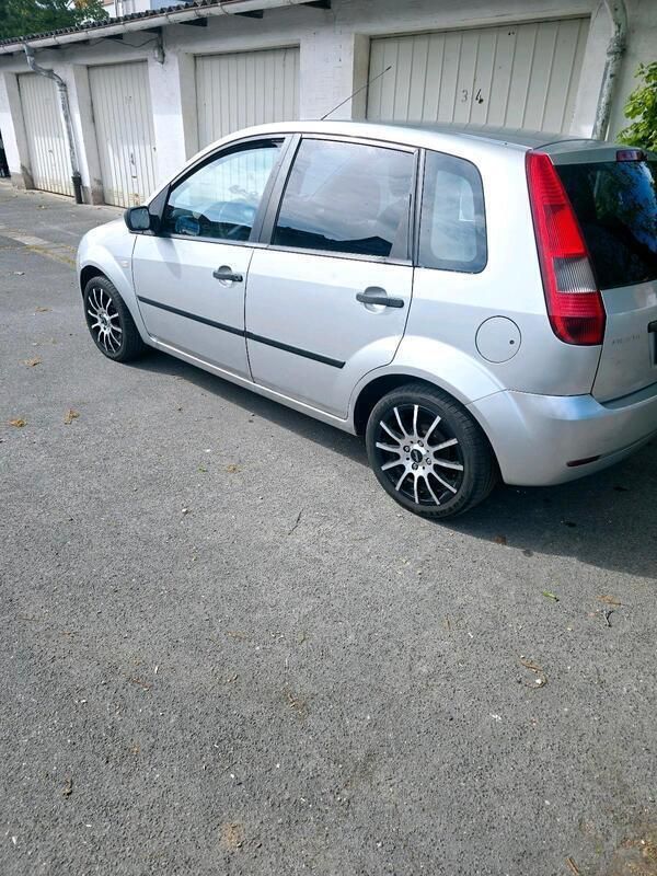 Silber Gebraucht 2004 Ford Fiesta Kleinwagen | 500 € (Superpreis) - Bild 1/4