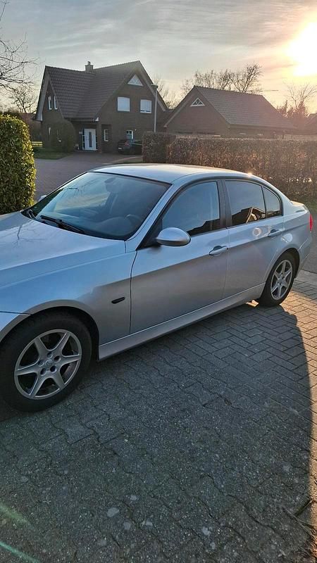 Gebraucht BMW 318 129 PS (94 kW) 2007 Silber Limousine