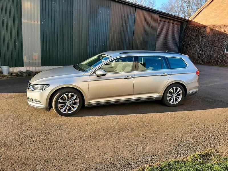 Silber Gebraucht 2015 VW Passat Kombi | 9.299 € (Superpreis) - Bild 1/4