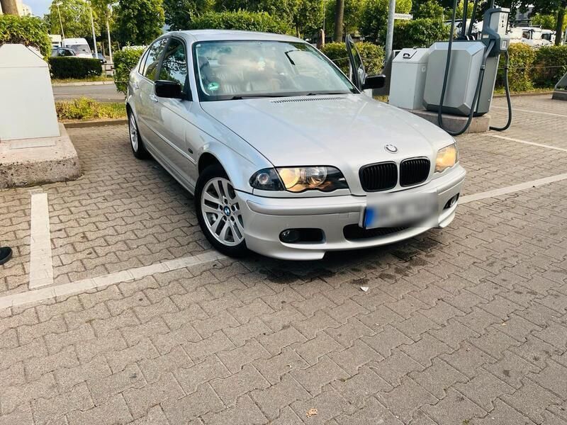 Grau Gebraucht 1999 BMW 323 Limousine | 3.250 € (Fairer Preis) - Bild 1/4