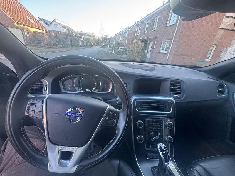 Gebraucht Volvo V60 R-Design 280 PS (205 kW) 2014 Grau Kombi