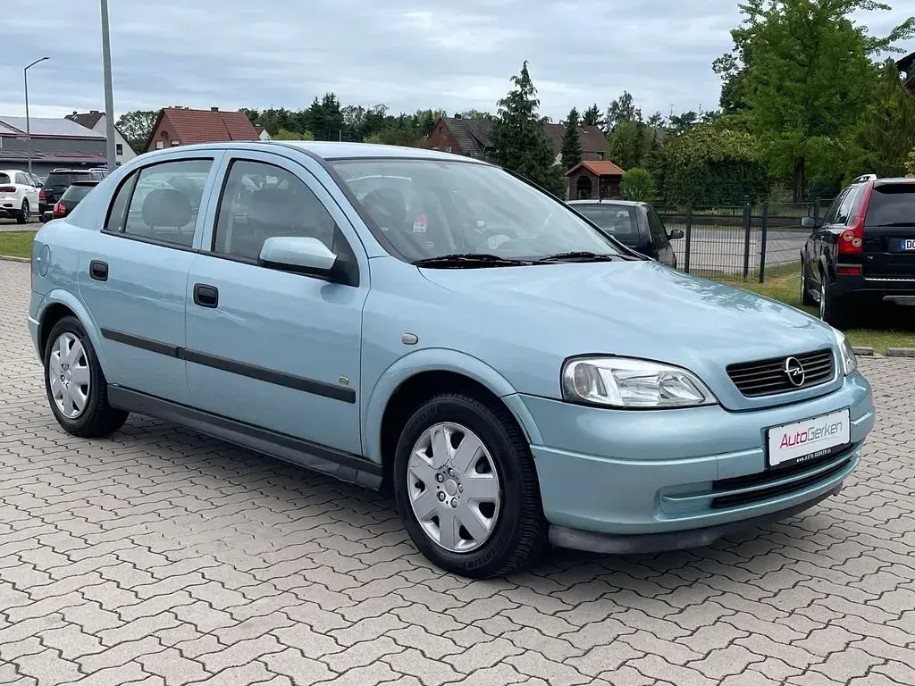 Gebraucht Opel Astra Classic 90 PS (66 kW) 2010 Silber Limousine