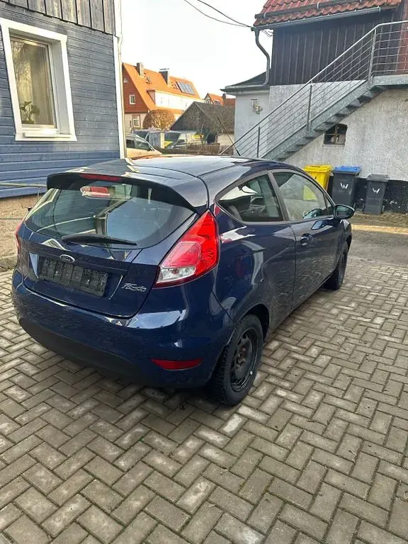 Gebraucht Ford Fiesta Trend 60 PS (44 kW) 2014 Blau Kleinwagen