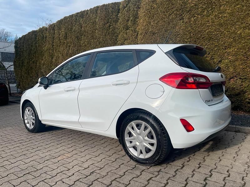 Gebraucht Ford Fiesta 71 PS (52 kW) 2018 Weiß Kleinwagen