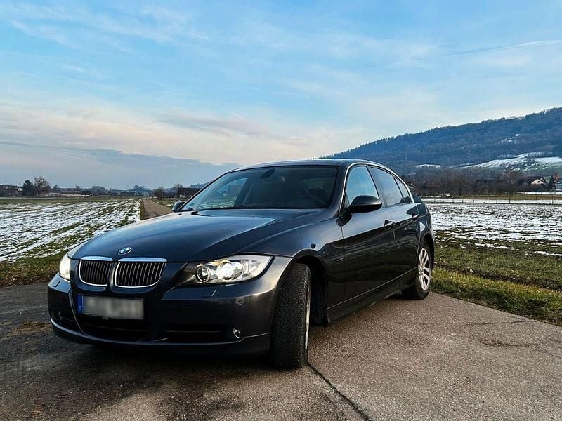 Schwarz Gebraucht 2006 BMW 325 Limousine | 6.400 € (Fairer Preis) - Bild 1/4