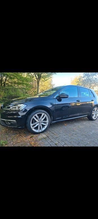 Schwarz Gebraucht 2017 VW Golf VII Highline Limousine | 9.500 € (Superpreis) - Bild 1/4