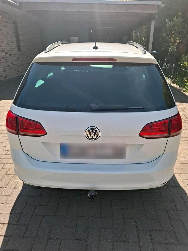 Gebraucht VW Golf VII 100 PS (73 kW) 2014 Weiß Kombi