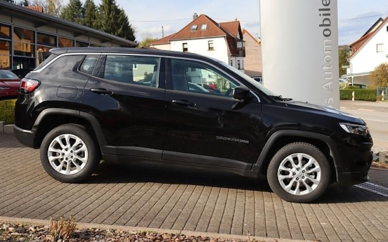 Gebraucht Jeep Compass Altitude 131 PS (96 kW) 2024 Schwarz SUV