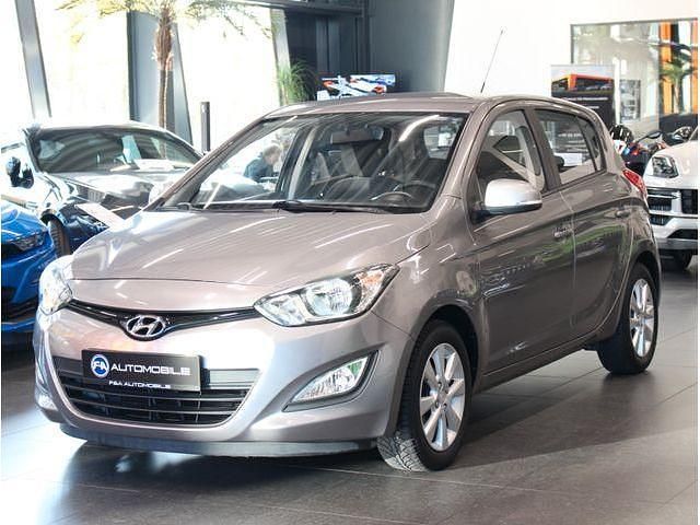 Gebraucht Hyundai i20 Edition 86 PS (63 kW) 2013 Grau Kleinwagen