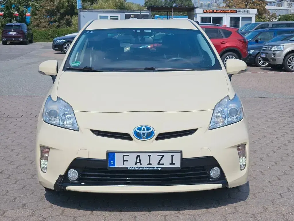Gebraucht Toyota Prius Comfort 99 PS (72 kW) 2015 Weiß Limousine