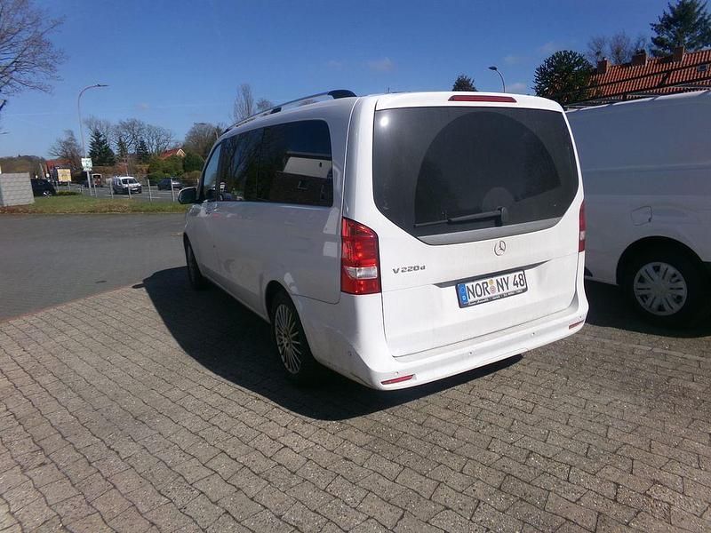 Gebraucht Mercedes V220 Edition 163 PS (119 kW) 2021 Weiß Van / Kleinbus