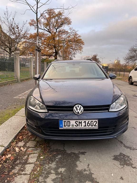 Blau Gebraucht 2015 VW Golf VII Limousine | 5.700 € (Superpreis) - Bild 1/4