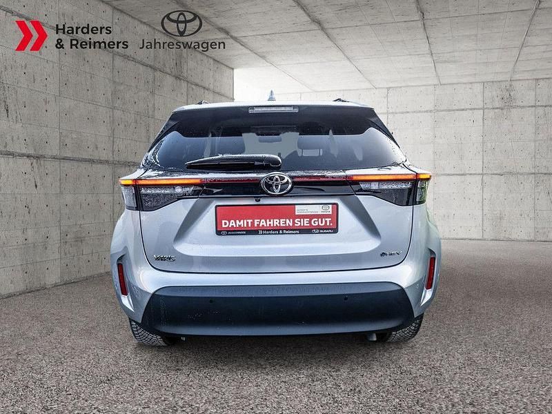 Gebraucht Toyota Yaris Cross Style 131 PS (96 kW) 2024 Silber SUV