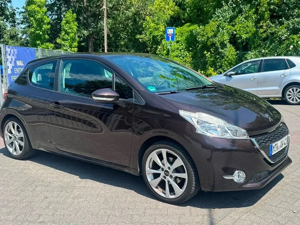 Gebraucht Peugeot 208 Active 95 PS (69 kW) 2012 Schwarz Kleinwagen