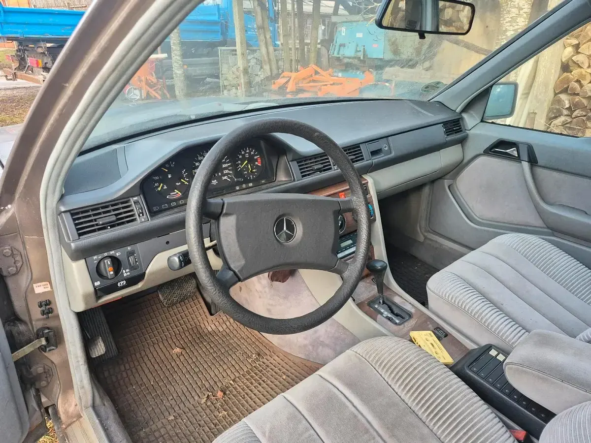 Gebraucht Mercedes E260 150 PS (110 kW) 1989 Limousine