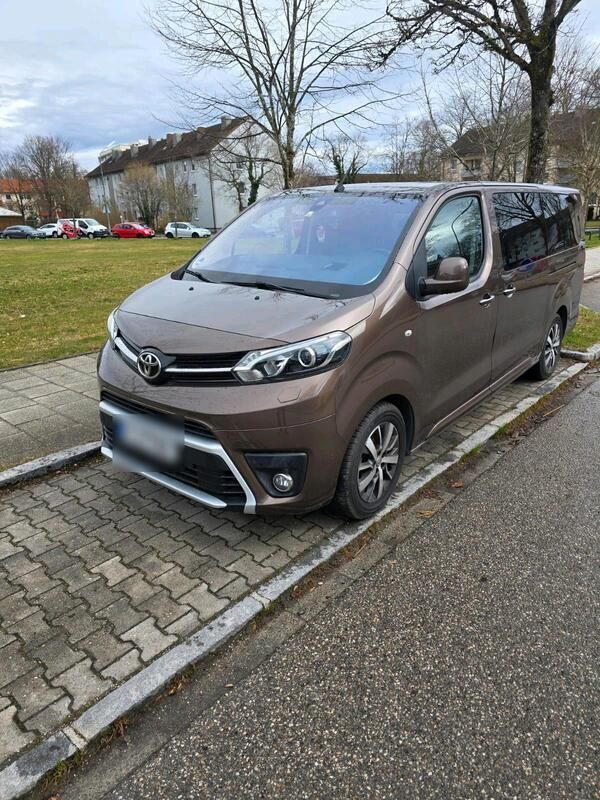 Braun Gebraucht 2018 Toyota Proace Verso Kombi | 37.999 € (Etwas zu teuer) - Bild 1/4