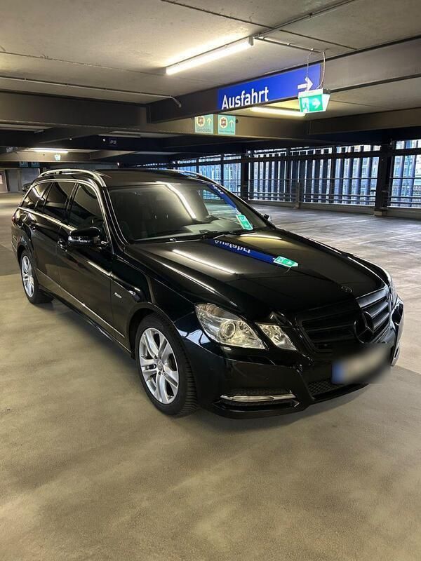Schwarz Gebraucht 2012 Mercedes E250 Kombi | 11.500 € (Fairer Preis) - Bild 1/4