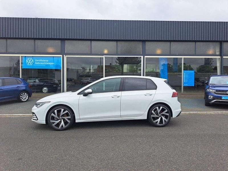Gebraucht VW Golf VIII Life 110 PS (80 kW) 2023 Weiß Limousine