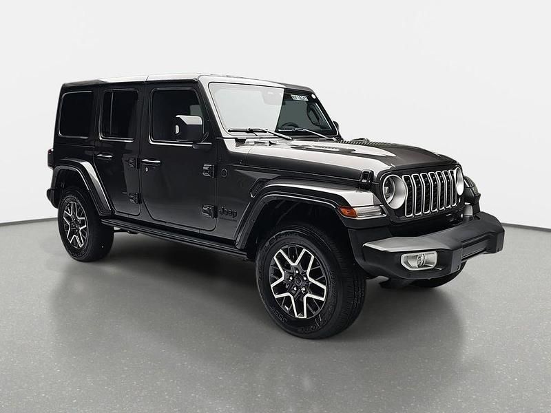 Neu Jeep Wrangler Sahara 272 PS (200 kW) 2026 Granite crystal SUV
