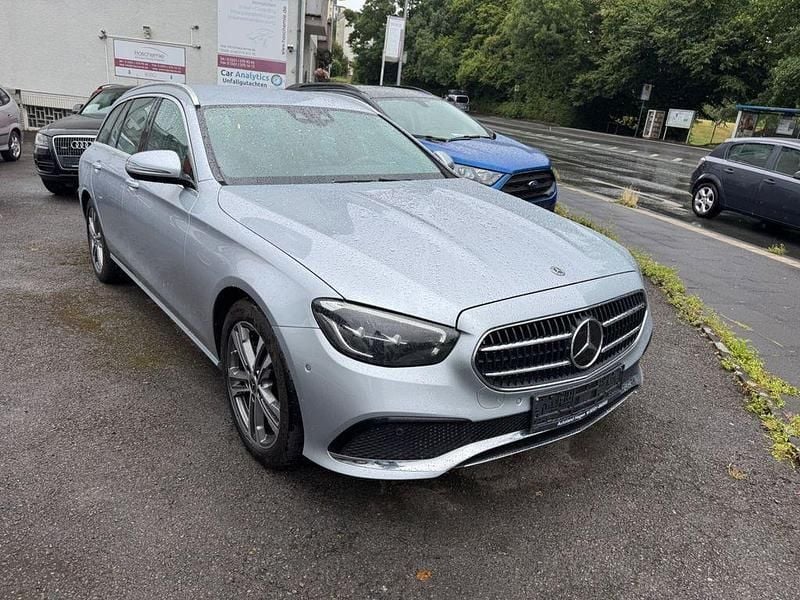 Silber Gebraucht 2021 Mercedes E220 Kombi | 30.999 € (Guter Preis) - Bild 1/4