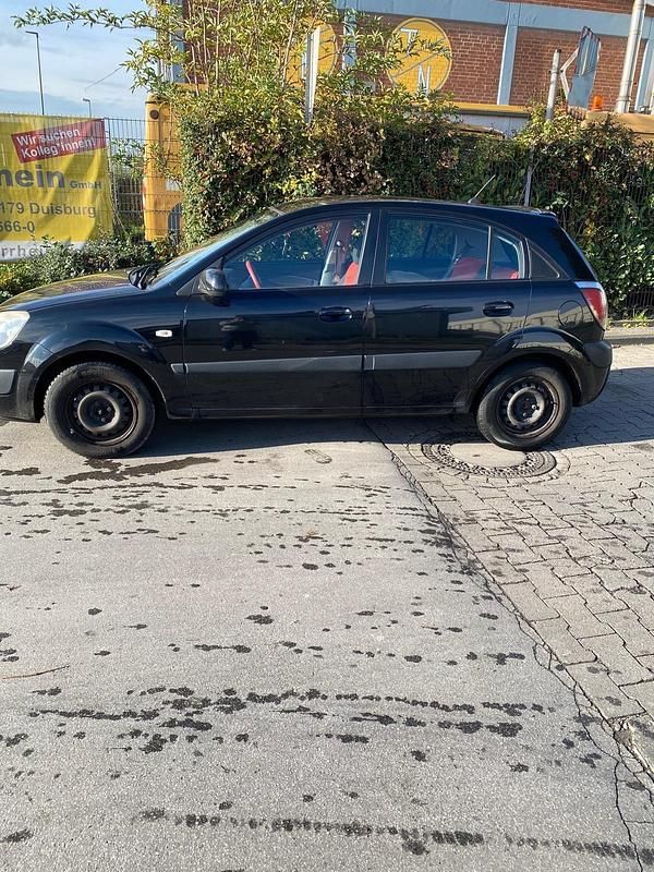 Second-hand Kia Rio 112 CP (82 kW) 2005 Negru Hatchback