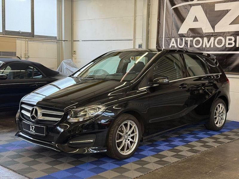 Schwarz Gebraucht 2016 Mercedes 180 Limousine | 9.800 € (Superpreis) - Bild 1/4