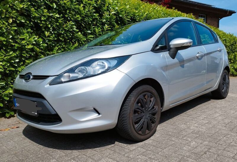 Grau Gebraucht 2012 Ford Fiesta Trend Kleinwagen | 5.250 € (Fairer Preis) - Bild 1/4