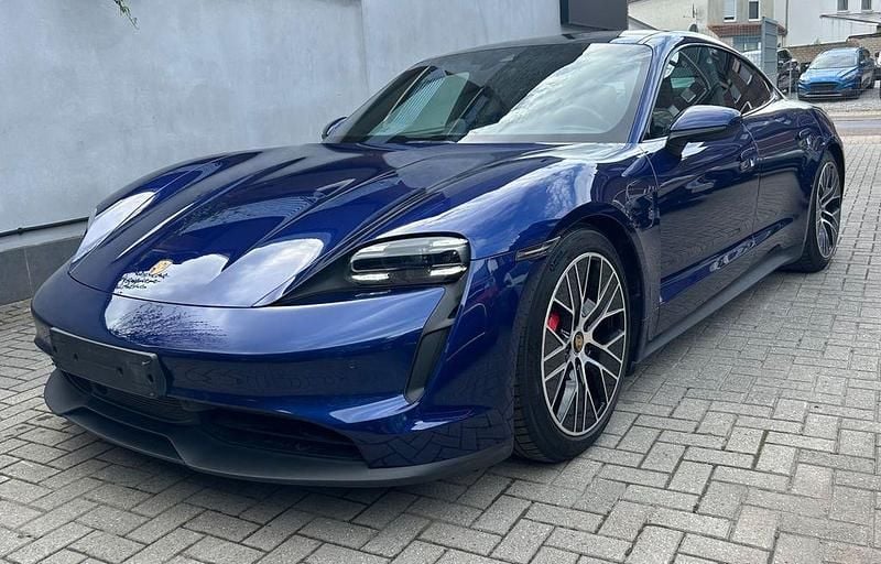 Blau Gebraucht 2020 Porsche Taycan 4S Performance Package Limousine | 53.900 € (Guter Preis) - Bild 1/4