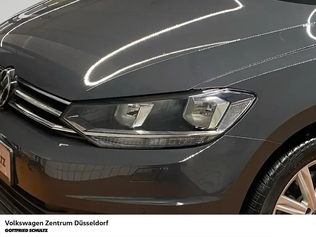 Gebraucht VW Touran Comfortline 150 PS (110 kW) 2023 Grau Van / Kleinbus