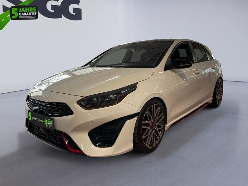 Gebraucht Kia Ceed 204 PS (150 kW) 2023 Deluxeweiss met. Kleinwagen