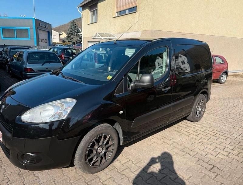 Gebraucht Peugeot Partner 98 PS (72 kW) 2012 Schwarz Van / Kleinbus