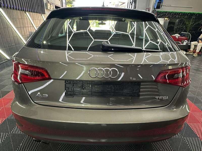 Grau Gebraucht 2013 Audi A3 Sportback Attraction Kombi | 7.900 € (Fairer Preis) - Bild 1/4