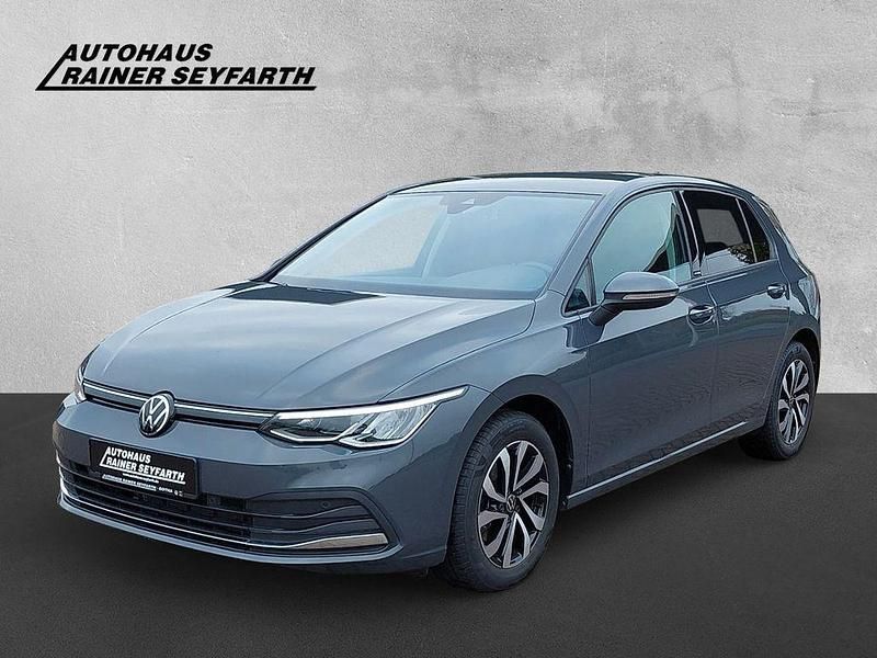 Grau Gebraucht 2022 VW Golf VIII Active Limousine | 19.990 € (Guter Preis) - Bild 1/4