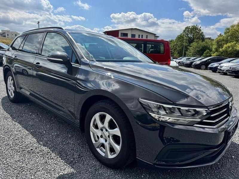 Grau Gebraucht 2021 VW Passat Kombi | 18.175 € (Guter Preis) - Bild 1/4