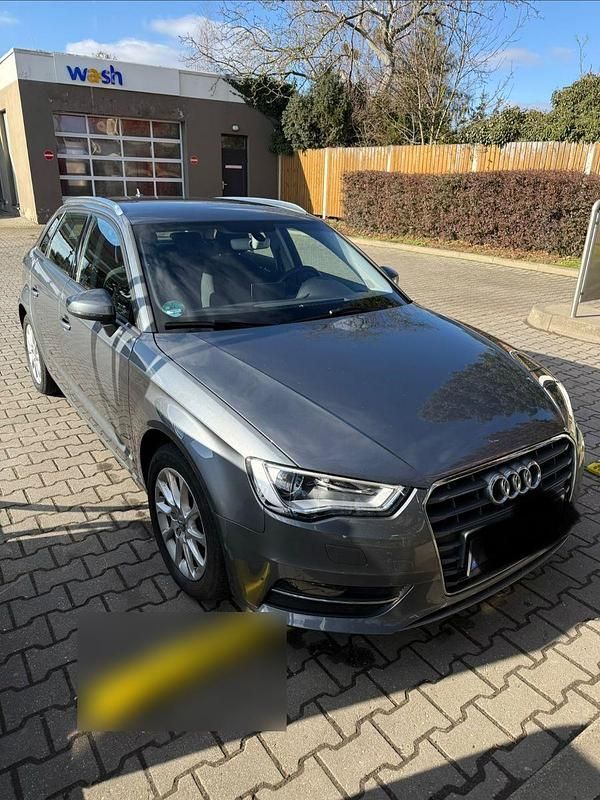 Gebraucht Audi A3 Sportback Attraction 110 PS (80 kW) 2015 Grau Kleinwagen