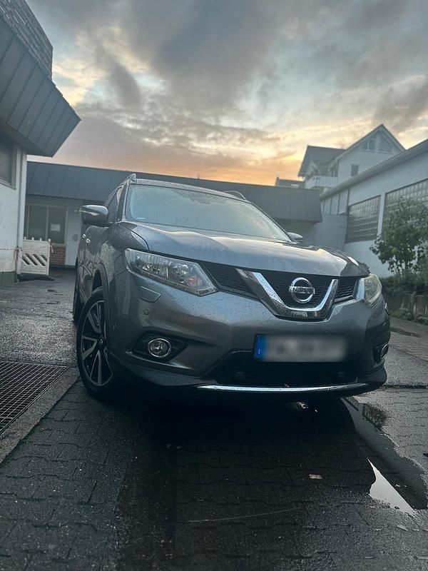 Grau Gebraucht 2017 Nissan X-Trail SUV | 13.200 € (Superpreis) - Bild 1/4