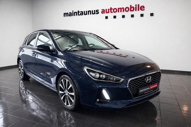 Blau Gebraucht 2017 Hyundai i30 Premium Limousine | 14.900 € (Fairer Preis) - Bild 1/4