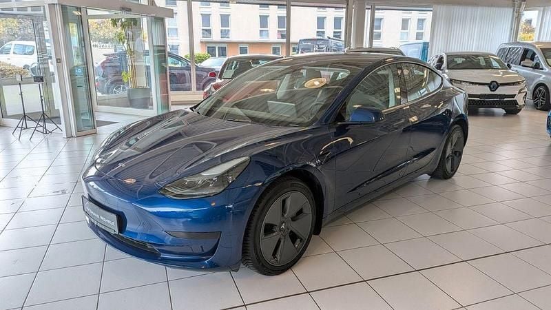 Deep blue Gebraucht 2022 Tesla Model 3 Standard Range Limousine | 26.990 € (Guter Preis) - Bild 1/4